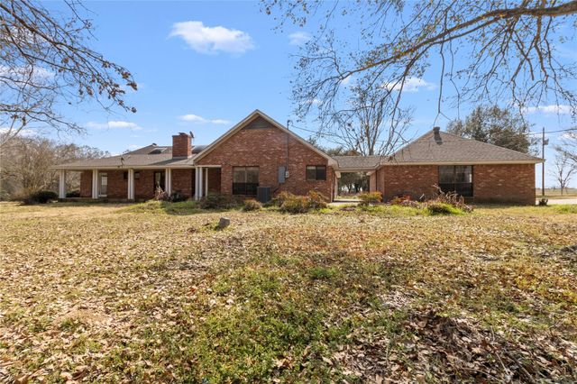 210 County Road 752, Donie, TX 75838