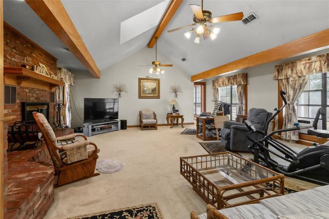 210 County Road 752, Donie, TX 75838