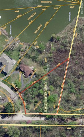 2636 Bay Drive, West Bloomfield, MI 48324