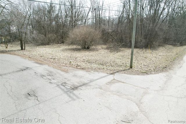 2636 Bay Drive, West Bloomfield, MI 48324