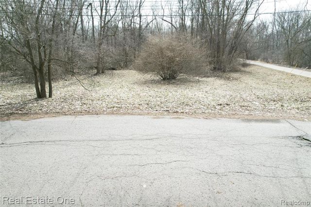 2636 Bay Drive, West Bloomfield, MI 48324