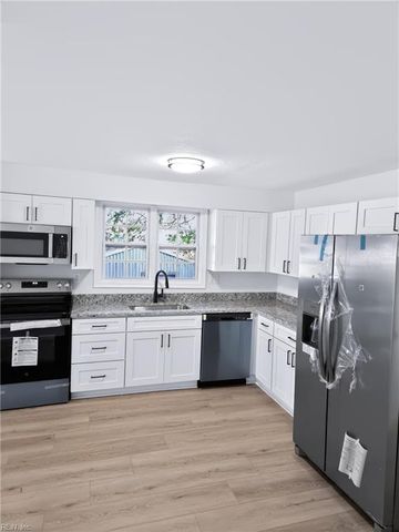 118 Walnut St ST, Suffolk, VA 23434