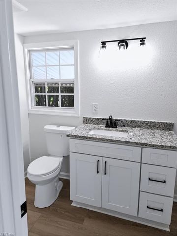 118 Walnut St ST, Suffolk, VA 23434