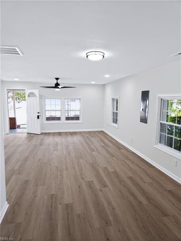 118 Walnut St ST, Suffolk, VA 23434
