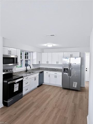 118 Walnut St ST, Suffolk, VA 23434