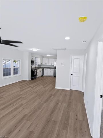 118 Walnut St ST, Suffolk, VA 23434