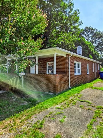 118 Walnut St ST, Suffolk, VA 23434