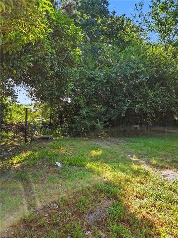 118 Walnut St ST, Suffolk, VA 23434