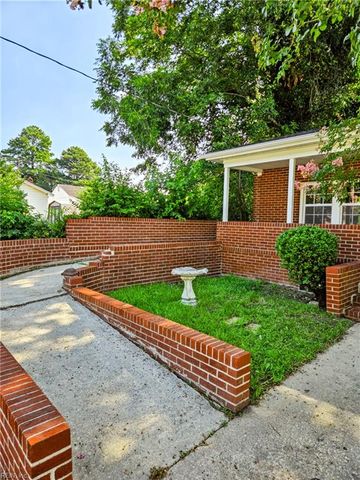 118 Walnut St ST, Suffolk, VA 23434