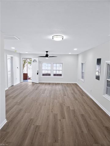 118 Walnut St ST, Suffolk, VA 23434