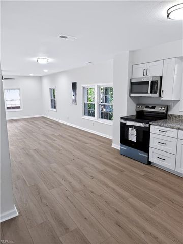 118 Walnut St ST, Suffolk, VA 23434