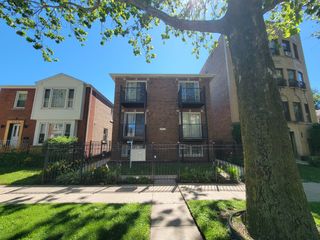 7411 N CLAREMONT Avenue 2W, Chicago, IL 60645