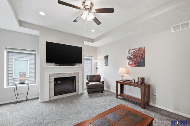 9900 Del Rio Drive, Lincoln, NE 68516