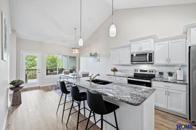 9900 Del Rio Drive, Lincoln, NE 68516