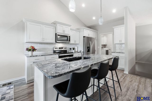 9900 Del Rio Drive, Lincoln, NE 68516