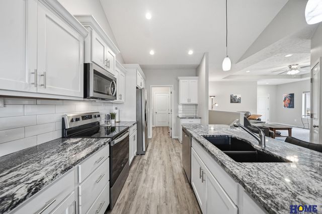 9900 Del Rio Drive, Lincoln, NE 68516