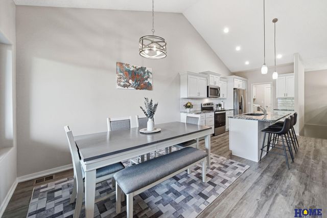9900 Del Rio Drive, Lincoln, NE 68516