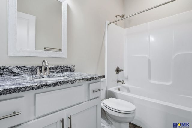 9900 Del Rio Drive, Lincoln, NE 68516