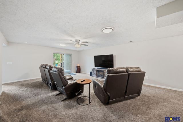 9900 Del Rio Drive, Lincoln, NE 68516