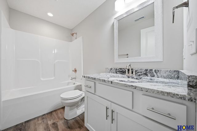 9900 Del Rio Drive, Lincoln, NE 68516