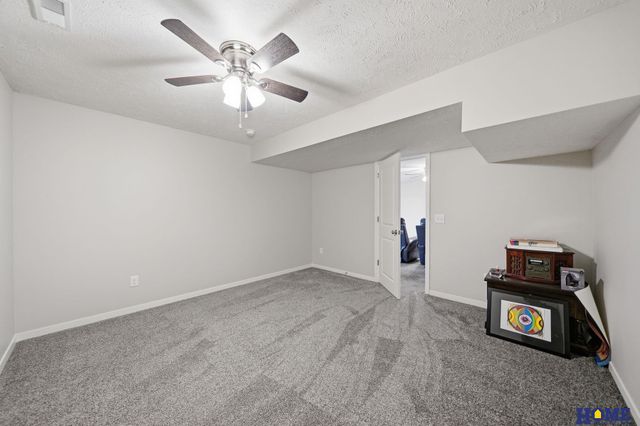 9900 Del Rio Drive, Lincoln, NE 68516