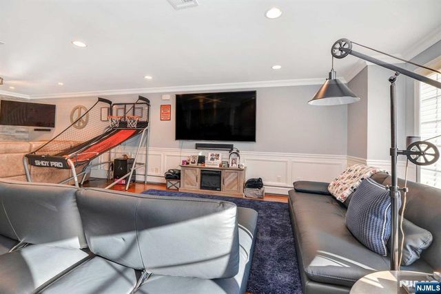 25 Skymark Court, Upper Saddle River, NJ 07458