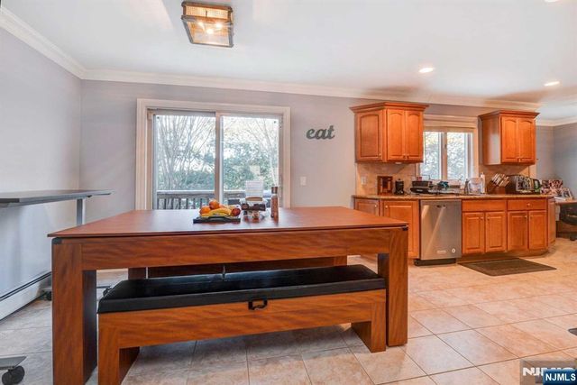 25 Skymark Court, Upper Saddle River, NJ 07458