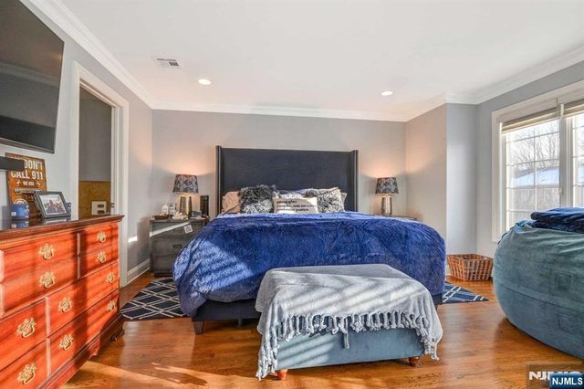 25 Skymark Court, Upper Saddle River, NJ 07458