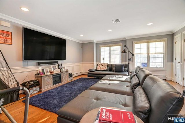 25 Skymark Court, Upper Saddle River, NJ 07458