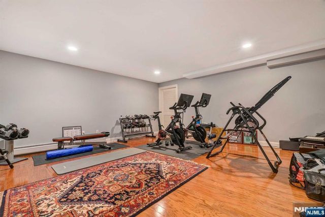 25 Skymark Court, Upper Saddle River, NJ 07458