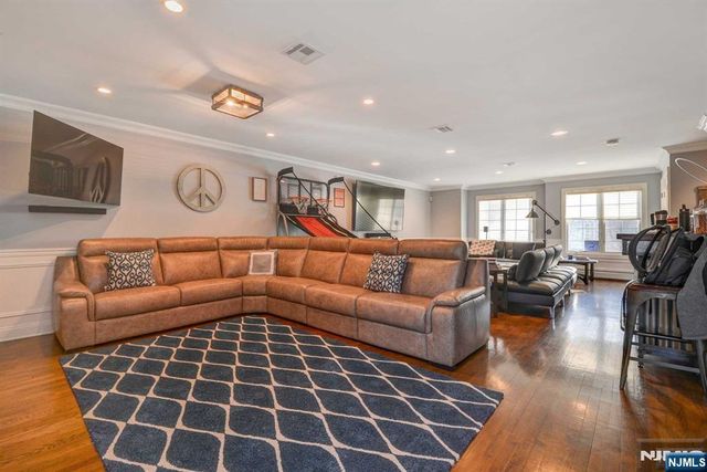 25 Skymark Court, Upper Saddle River, NJ 07458