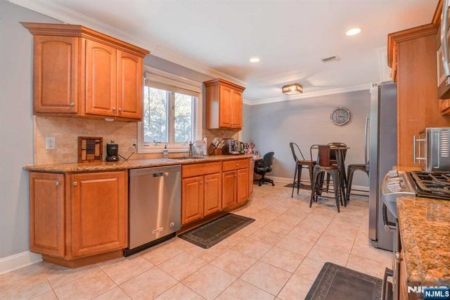 25 Skymark Court, Upper Saddle River, NJ 07458