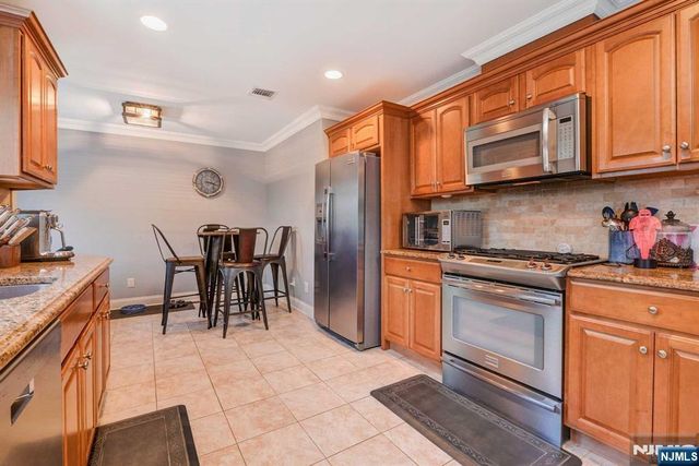 25 Skymark Court, Upper Saddle River, NJ 07458