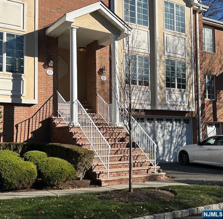 25 Skymark Court, Upper Saddle River, NJ 07458