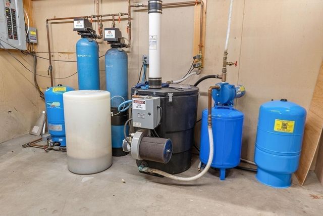 43 Greenville Rd, Townsend, MA 01474