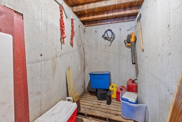 43 Greenville Rd, Townsend, MA 01474