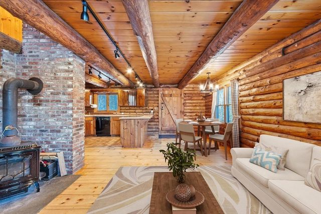 43 Greenville Rd, Townsend, MA 01474