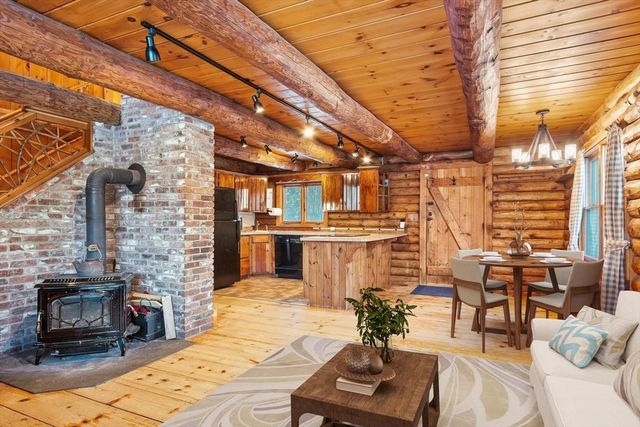 43 Greenville Rd, Townsend, MA 01474