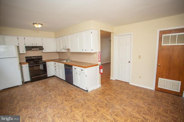 11 DOVER DR, Lindenwold, NJ 08021