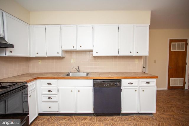 11 DOVER DR, Lindenwold, NJ 08021