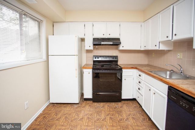 11 DOVER DR, Lindenwold, NJ 08021