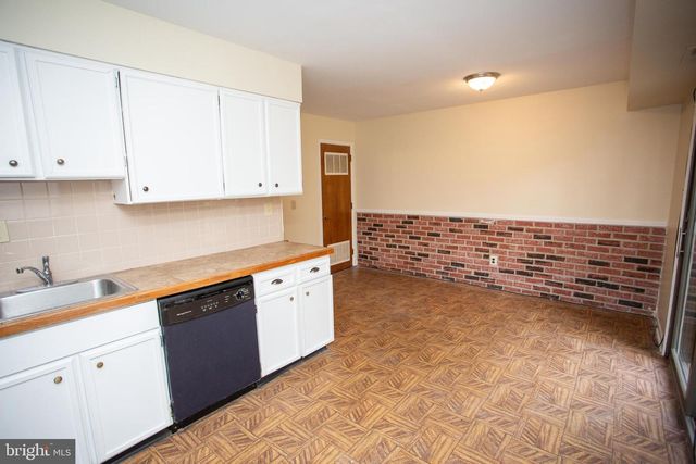 11 DOVER DR, Lindenwold, NJ 08021