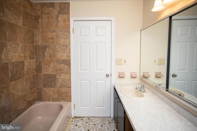 11 DOVER DR, Lindenwold, NJ 08021