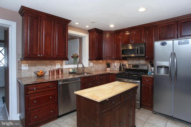 207 LAURISTON ST, Philadelphia, PA 19128