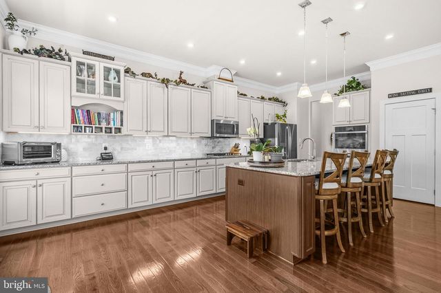 106 FRINGETREE CT, Lake Frederick, VA 22630