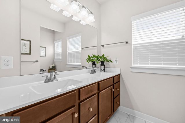106 FRINGETREE CT, Lake Frederick, VA 22630