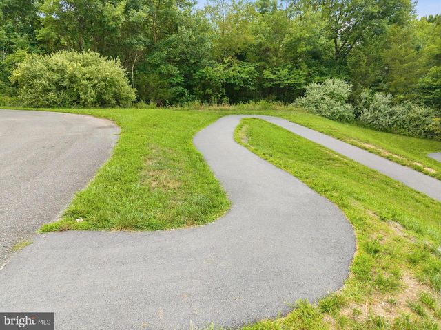 106 FRINGETREE CT, Lake Frederick, VA 22630