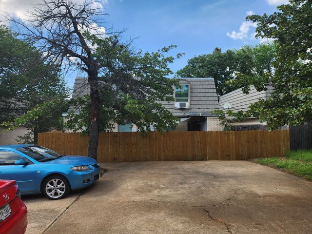 1912 W Sanford Street, Arlington, TX 76012