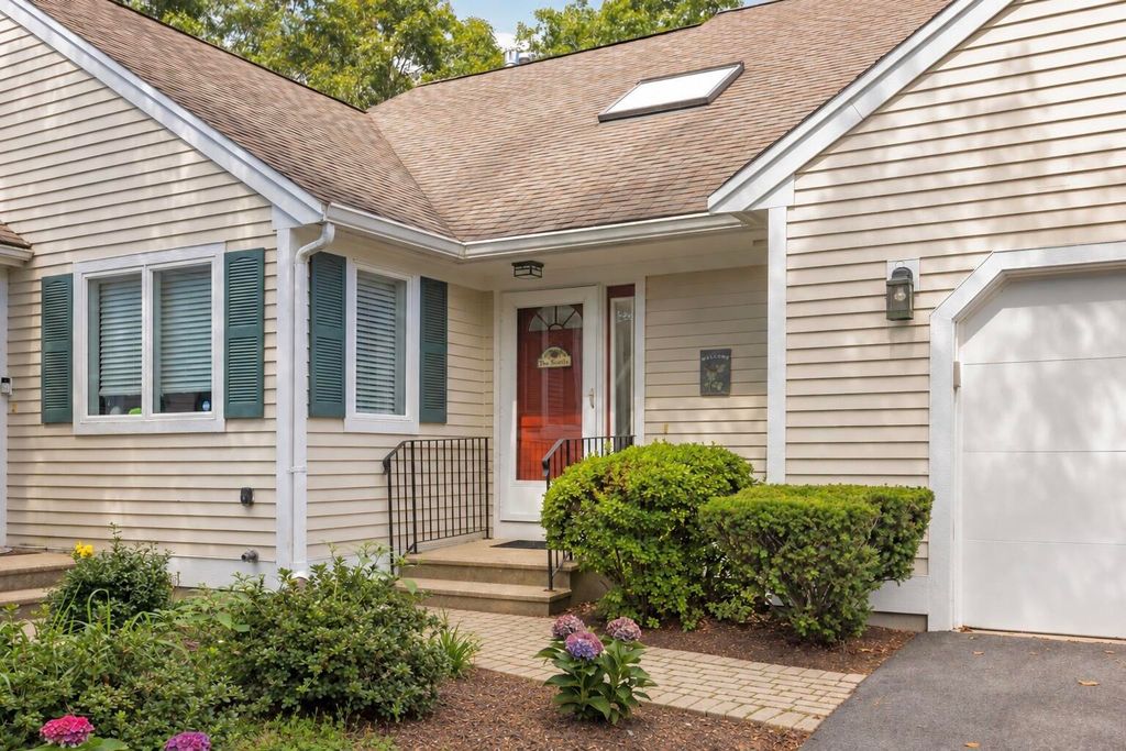 7 Upland Circle, Mashpee, MA 02649