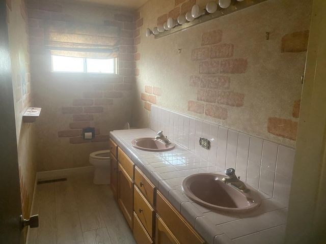 2654 E Warner Avenue, Fresno, CA 93710